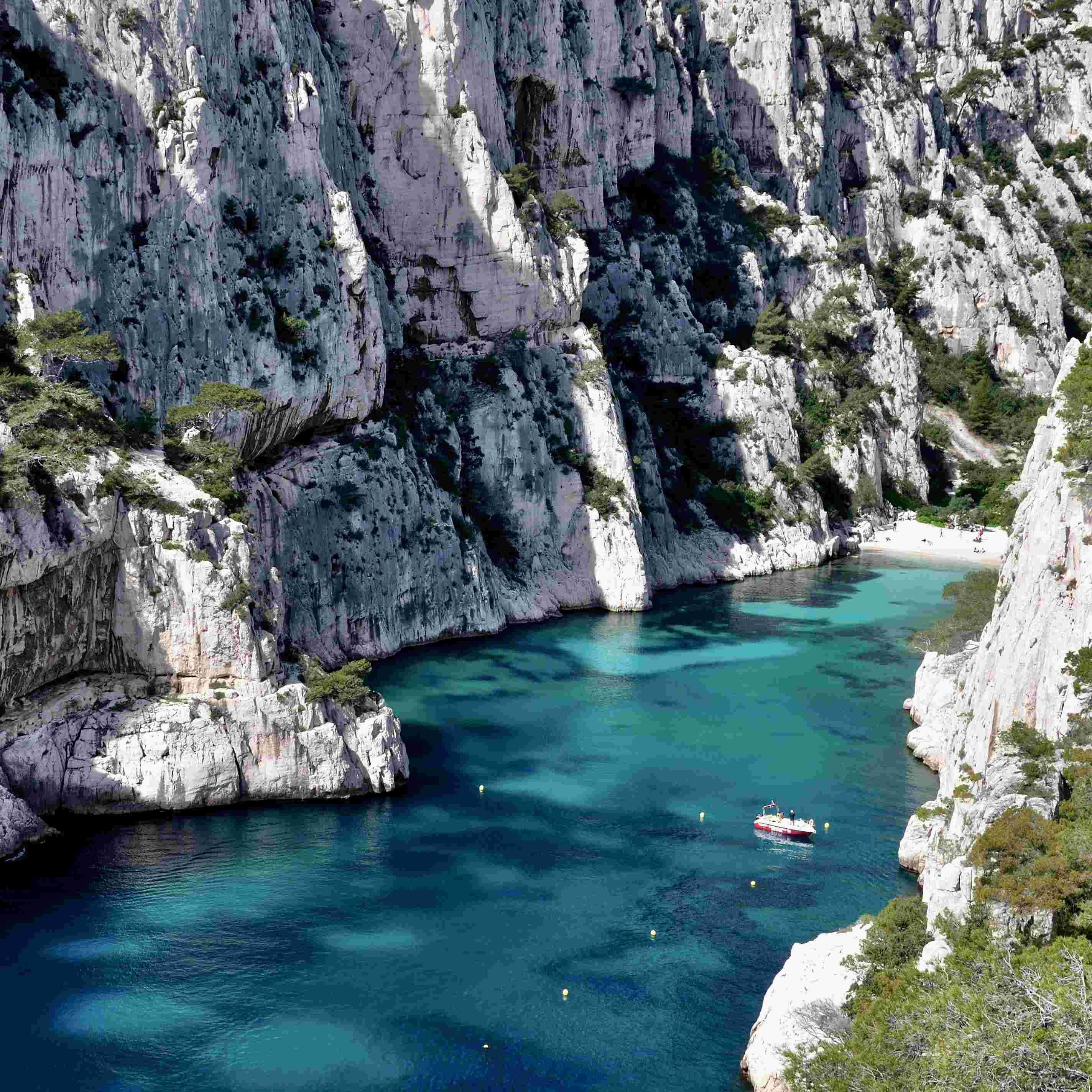 Crystal-clear waters and white pebbles at the water's edge in En-Vau.