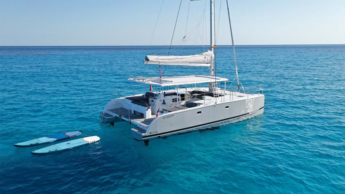 Private catamaran tour with activities and stand up paddle in Marseille