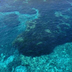 eau turquoise dans le parc national